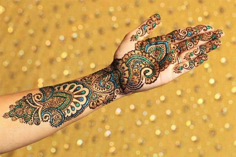 Stylish Glitter Mehndi Designs for Hands 2024